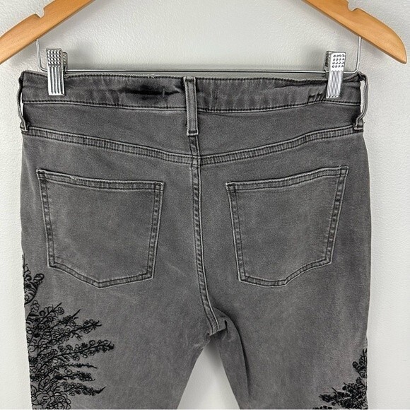 We The Free For Free People Grey Floral Embroidered Girlfriend Jeans Size 28 - Picture 10 of 16